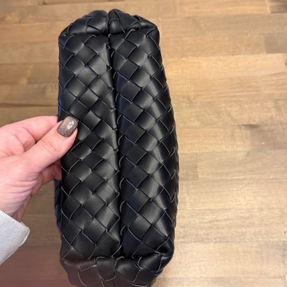 Elegant Black Woven Handbag throwing Botega vibes - Picture 3 of 3
